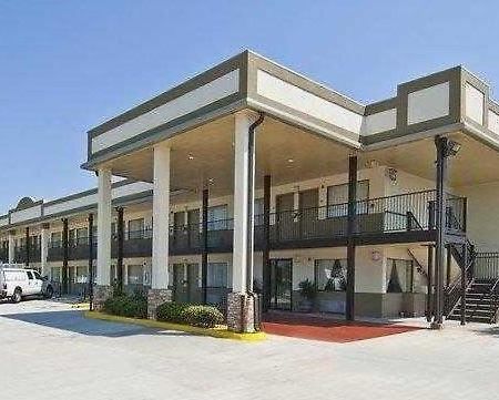 Days Inn By Wyndham Gonzales Exteriér fotografie