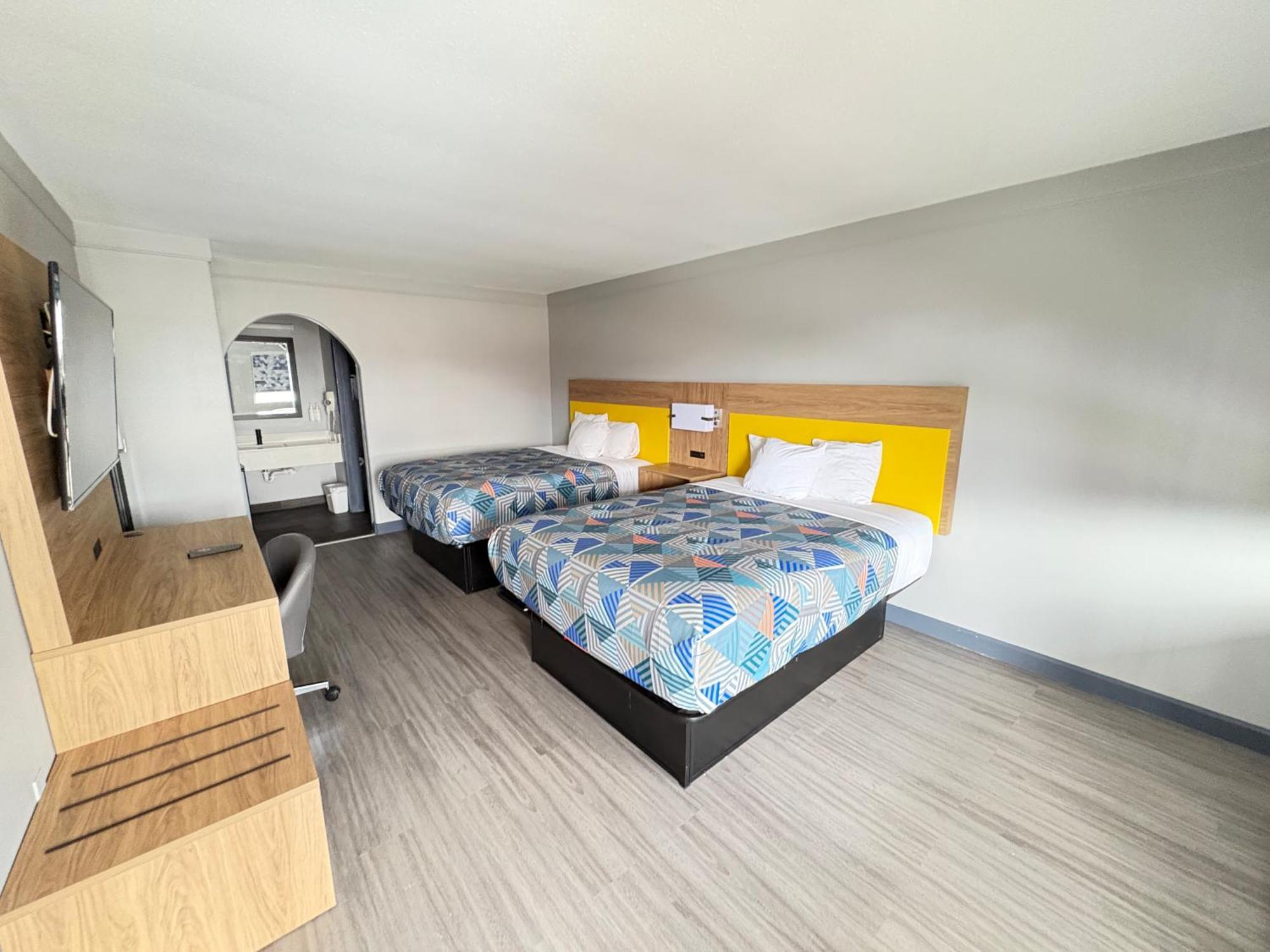 Days Inn By Wyndham Gonzales Exteriér fotografie