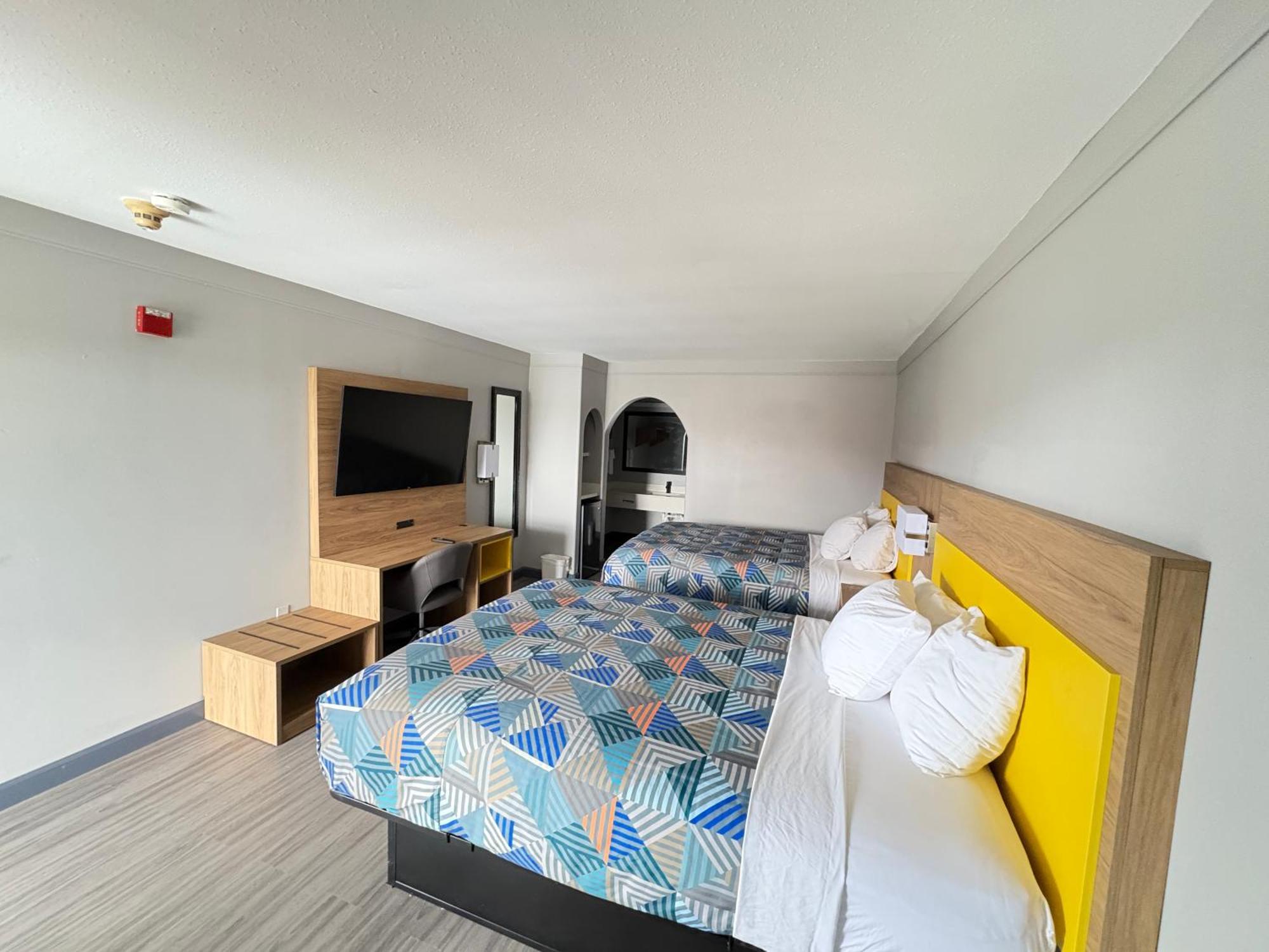 Days Inn By Wyndham Gonzales Exteriér fotografie