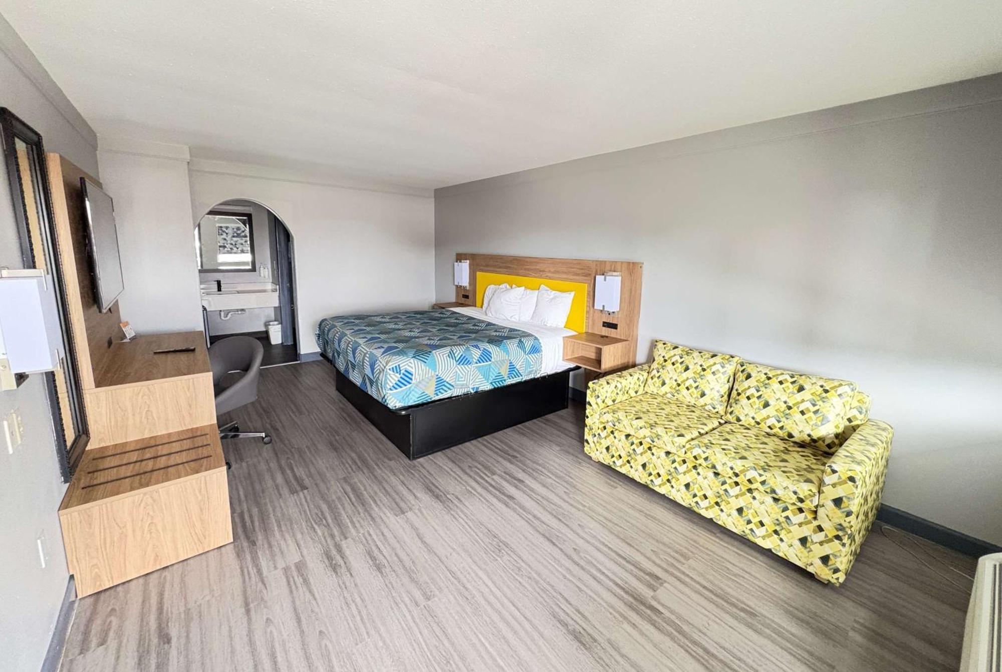 Days Inn By Wyndham Gonzales Exteriér fotografie