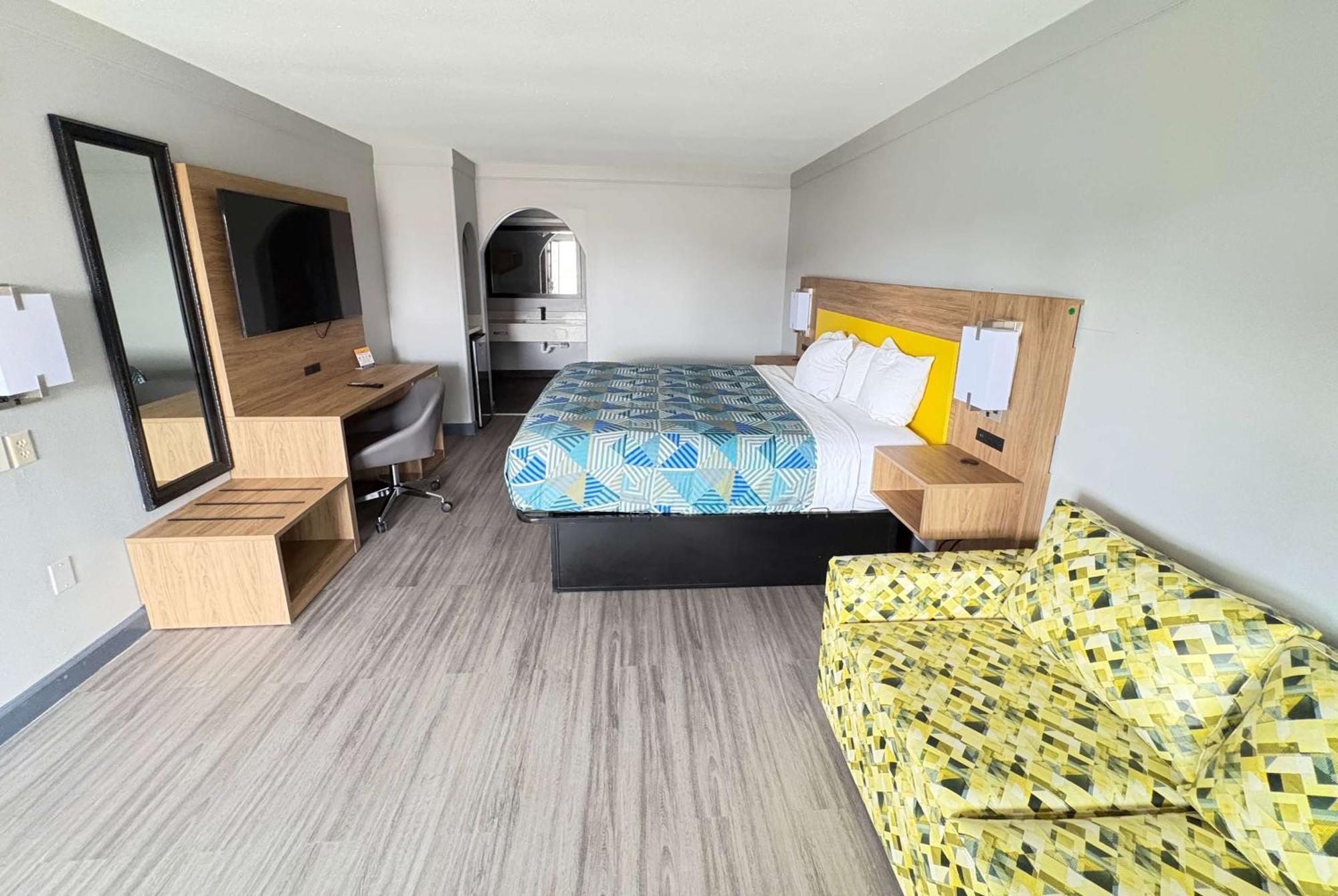 Days Inn By Wyndham Gonzales Exteriér fotografie